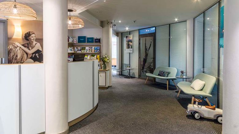 <b>Best Western Les Bains de Perros-Guirec Lobby</b>. Images powered by <a href="https://iceportal.shijigroup.com/" title="IcePortal" target="_blank">IcePortal</a>.