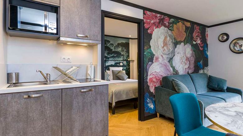 <b>Best Western Les Bains de Perros-Guirec Suite</b>. Images powered by <a href="https://iceportal.shijigroup.com/" title="IcePortal" target="_blank">IcePortal</a>.