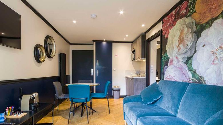 <b>Best Western Les Bains de Perros-Guirec Suite</b>. Images powered by <a href="https://iceportal.shijigroup.com/" title="IcePortal" target="_blank">IcePortal</a>.