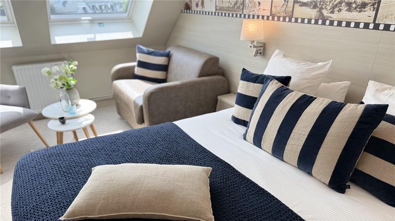 <b>Best Western Les Bains de Perros-Guirec Room</b>. Images powered by <a href="https://iceportal.shijigroup.com/" title="IcePortal" target="_blank">IcePortal</a>.