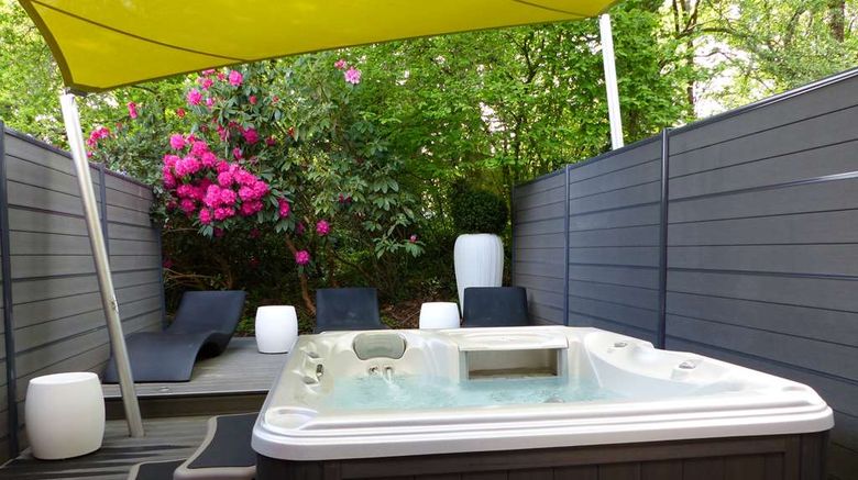 <b>Best Western Auray Le Loch Spa</b>. Images powered by <a href="https://iceportal.shijigroup.com/" title="IcePortal" target="_blank">IcePortal</a>.
