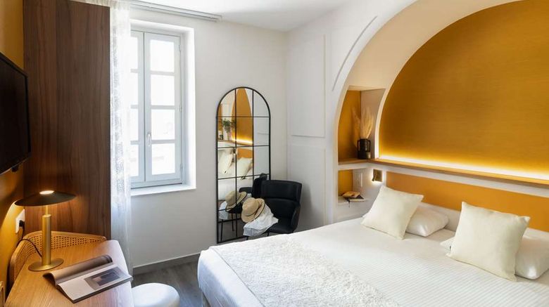 <b>Best Western Hotel du Roy D'Aragon Room</b>. Images powered by <a href="https://iceportal.shijigroup.com/" title="IcePortal" target="_blank">IcePortal</a>.