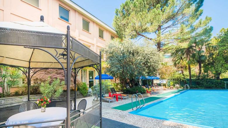 <b>Best Western Hotel Bellevue au Lac Pool</b>. Images powered by <a href="https://iceportal.shijigroup.com/" title="IcePortal" target="_blank">IcePortal</a>.
