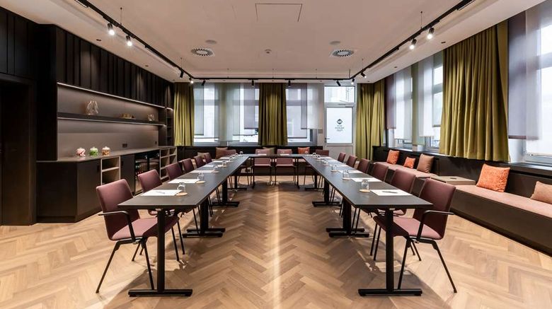 <b>Best Western Plus Hotel St. Raphael Meeting</b>. Images powered by <a href="https://iceportal.shijigroup.com/" title="IcePortal" target="_blank">IcePortal</a>.