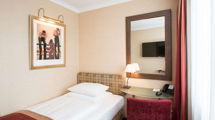 Best Western Plus Hotel St. Raphael Room