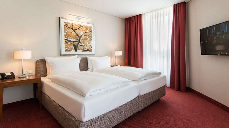 <b>Best Western Plus Hotel St. Raphael Suite</b>. Images powered by <a href="https://iceportal.shijigroup.com/" title="IcePortal" target="_blank">IcePortal</a>.