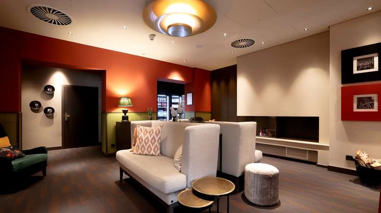 <b>Best Western Plus Hotel St. Raphael Lobby</b>. Images powered by <a href="https://iceportal.shijigroup.com/" title="IcePortal" target="_blank">IcePortal</a>.