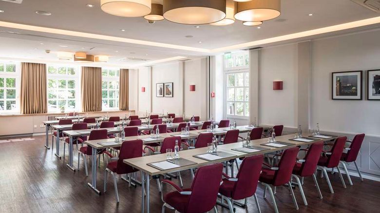 <b>Best Western Premier Alsterkrug Hotel Meeting</b>. Images powered by <a href="https://iceportal.shijigroup.com/" title="IcePortal" target="_blank">IcePortal</a>.