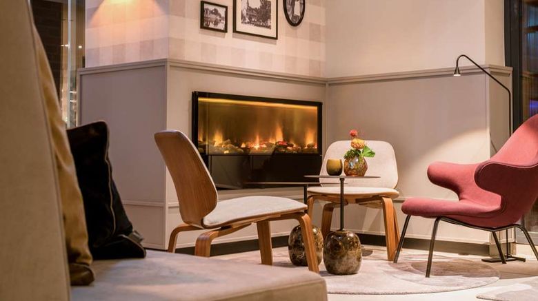 <b>Best Western Premier Alsterkrug Hotel Lobby</b>. Images powered by <a href="https://iceportal.shijigroup.com/" title="IcePortal" target="_blank">IcePortal</a>.