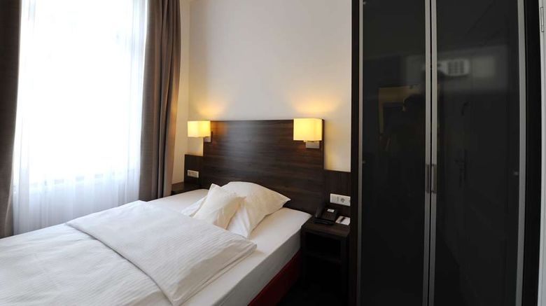 <b>Best Western Hotel Kaiserhof Room</b>. Images powered by <a href="https://iceportal.shijigroup.com/" title="IcePortal" target="_blank">IcePortal</a>.