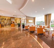 Best Western Plus Delta Park Hotel Lobby