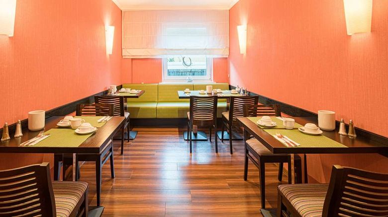 <b>Best Western Raphael Hotel Altona Restaurant</b>. Images powered by <a href="https://iceportal.shijigroup.com/" title="IcePortal" target="_blank">IcePortal</a>.