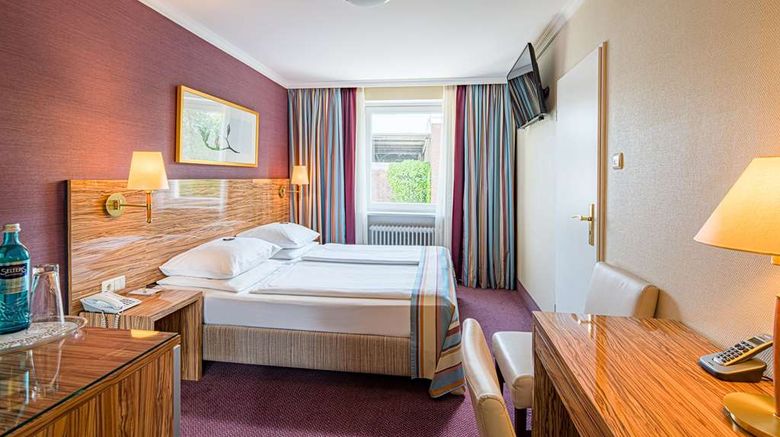 <b>Best Western Raphael Hotel Altona Room</b>. Images powered by <a href="https://iceportal.shijigroup.com/" title="IcePortal" target="_blank">IcePortal</a>.
