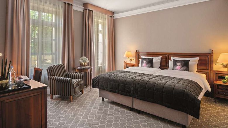 <b>Best Western Premier Parkhotel Engelsburg Room</b>. Images powered by <a href="https://iceportal.shijigroup.com/" title="IcePortal" target="_blank">IcePortal</a>.