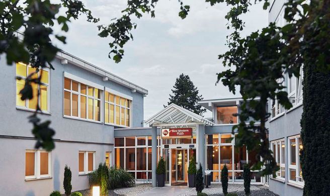 Scotty + Emily Hotel Ulm Sure Hotel Coll Exterior
