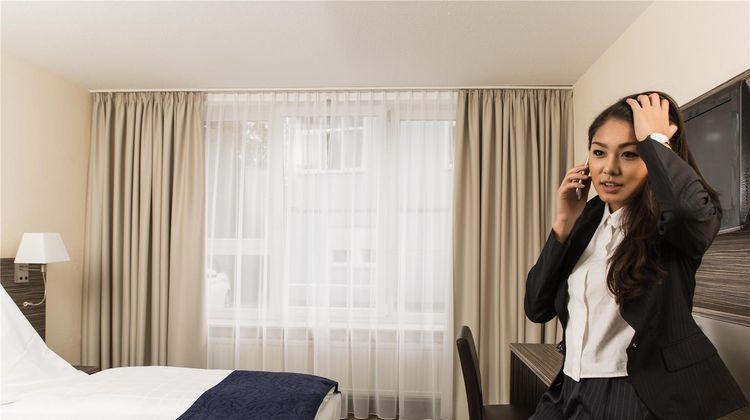 Scotty + Emily Hotel Ulm Sure Hotel Coll Room