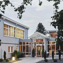 Scotty + Emily Hotel Ulm Sure Hotel Coll