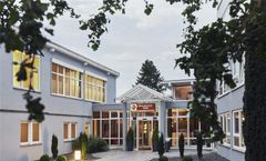 Scotty + Emily Hotel Ulm Sure Hotel Coll