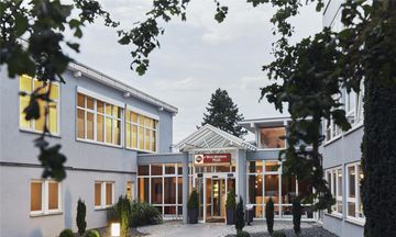 Scotty + Emily Hotel Ulm Sure Hotel Coll