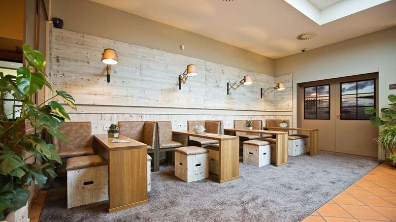 <b>Best Western Plus Theodor Storm Hotel Lobby</b>. Images powered by <a href="https://iceportal.shijigroup.com/" title="IcePortal" target="_blank">IcePortal</a>.