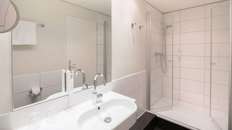 <b>Best Western Hotel Hamburg International Room</b>. Images powered by <a href="https://iceportal.shijigroup.com/" title="IcePortal" target="_blank">IcePortal</a>.