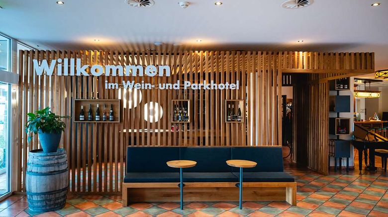 <b>Best Western Wein-Und Parkhotel Lobby</b>. Images powered by <a href="https://iceportal.shijigroup.com/" title="IcePortal" target="_blank">IcePortal</a>.