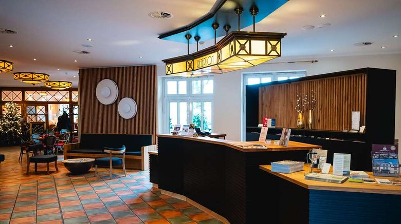 <b>Best Western Wein-Und Parkhotel Lobby</b>. Images powered by <a href="https://iceportal.shijigroup.com/" title="IcePortal" target="_blank">IcePortal</a>.