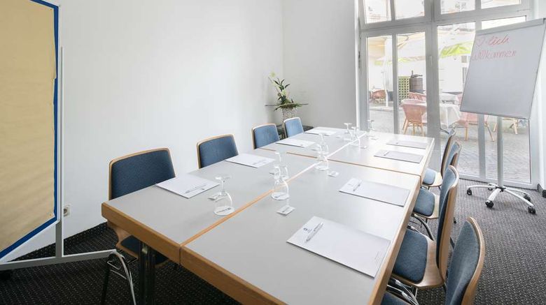 <b>Best Western Wein-Und Parkhotel Meeting</b>. Images powered by <a href="https://iceportal.shijigroup.com/" title="IcePortal" target="_blank">IcePortal</a>.