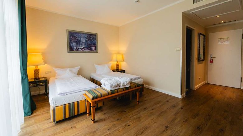<b>Best Western Wein-Und Parkhotel Room</b>. Images powered by <a href="https://iceportal.shijigroup.com/" title="IcePortal" target="_blank">IcePortal</a>.