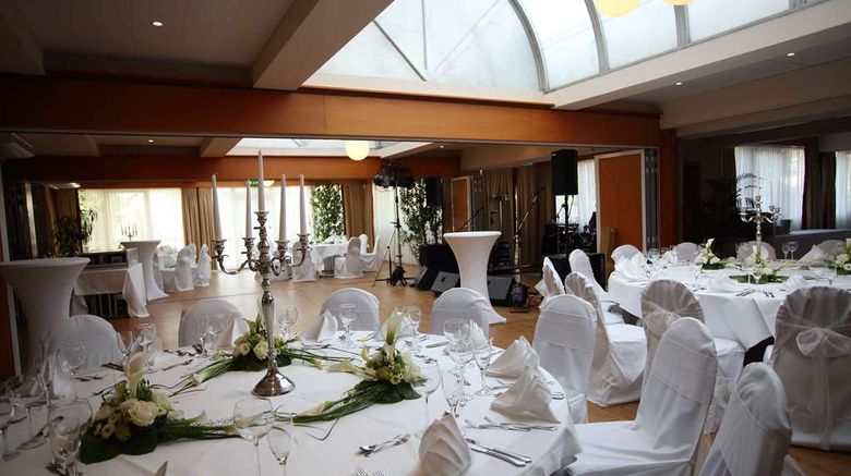 <b>Best Western Hotel Rosenau Ballroom</b>. Images powered by <a href="https://iceportal.shijigroup.com/" title="IcePortal" target="_blank">IcePortal</a>.