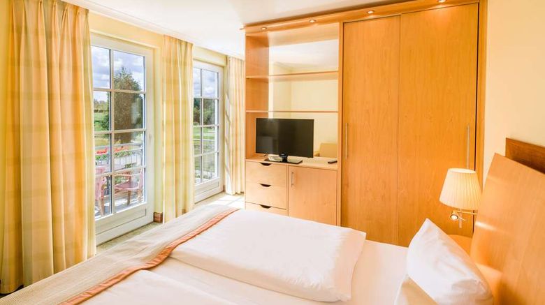 <b>Best Western Premier Castanea Resort Htl Room</b>. Images powered by <a href="https://iceportal.shijigroup.com/" title="IcePortal" target="_blank">IcePortal</a>.