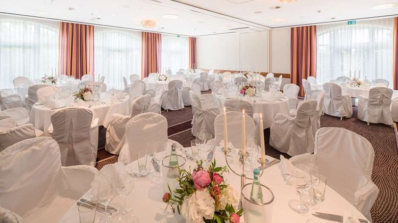 <b>Best Western Premier Castanea Resort Htl Ballroom</b>. Images powered by <a href="https://iceportal.shijigroup.com/" title="IcePortal" target="_blank">IcePortal</a>.