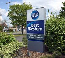 Best Western Macrander Hotel Exterior