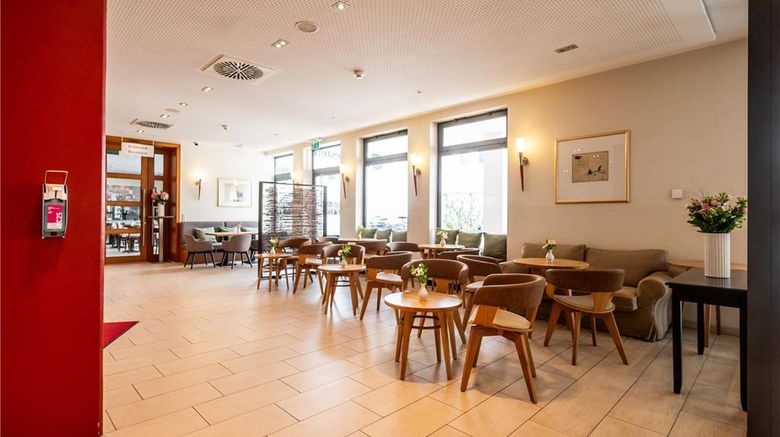 <b>Best Western Hotel Nuernberg City West Lobby</b>. Images powered by <a href="https://iceportal.shijigroup.com/" title="IcePortal" target="_blank">IcePortal</a>.