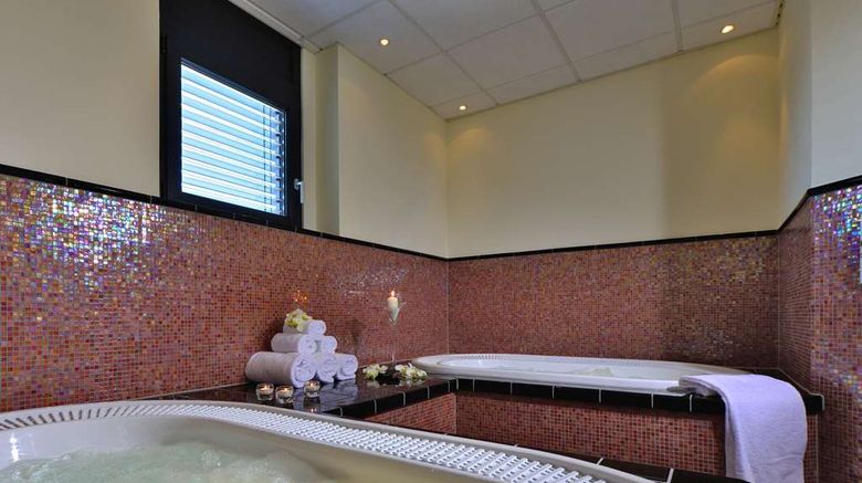 <b>Best Western Plus Konrad Zuse Hotel Pool</b>. Images powered by <a href="https://iceportal.shijigroup.com/" title="IcePortal" target="_blank">IcePortal</a>.