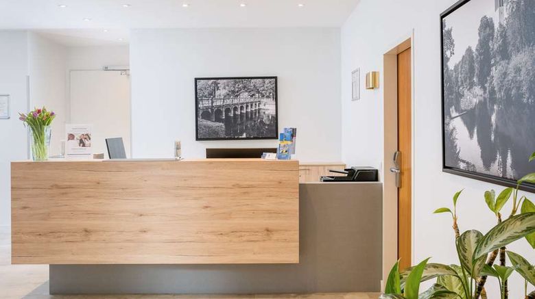 <b>Best Western Hotel Lippischer Hof Lobby</b>. Images powered by <a href="https://iceportal.shijigroup.com/" title="IcePortal" target="_blank">IcePortal</a>.