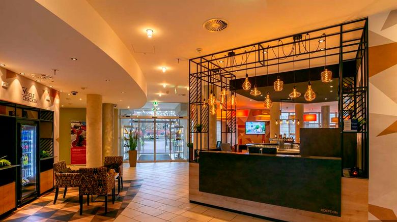 <b>Best Western PremierIB Friedberger Warte Lobby</b>. Images powered by <a href="https://iceportal.shijigroup.com/" title="IcePortal" target="_blank">IcePortal</a>.