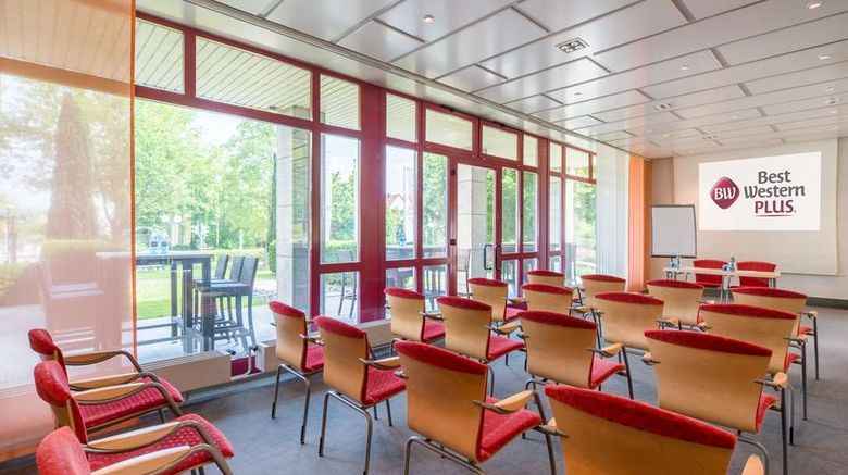 <b>Best Western Plus Hotel Fellbach Meeting</b>. Images powered by <a href="https://iceportal.shijigroup.com/" title="IcePortal" target="_blank">IcePortal</a>.