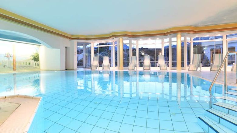 <b>Alpenhof Oberstdorf Hotel & Spa Pool</b>. Images powered by <a href="https://iceportal.shijigroup.com/" title="IcePortal" target="_blank">IcePortal</a>.