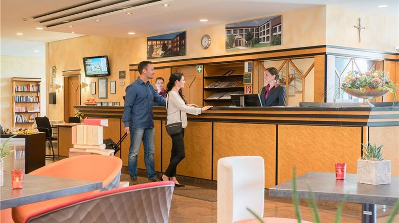 <b>Best Western Plus Kurhotel Lobby</b>. Images powered by <a href="https://iceportal.shijigroup.com/" title="IcePortal" target="_blank">IcePortal</a>.
