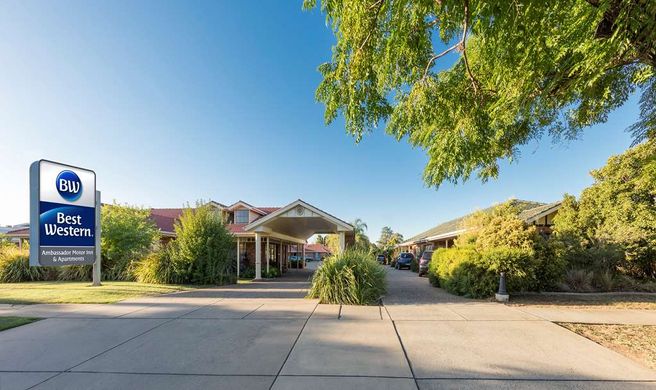 Best Western Ambassador Inn Exterior