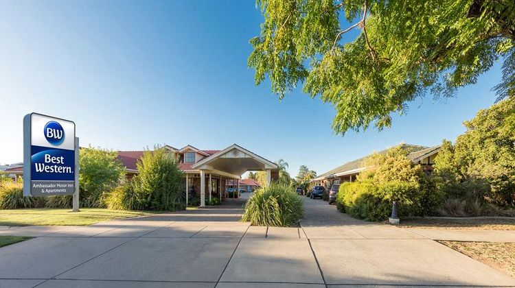 Best Western Ambassador Inn Exterior