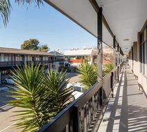 Best Western Governor Gipps Motor Inn Exterior
