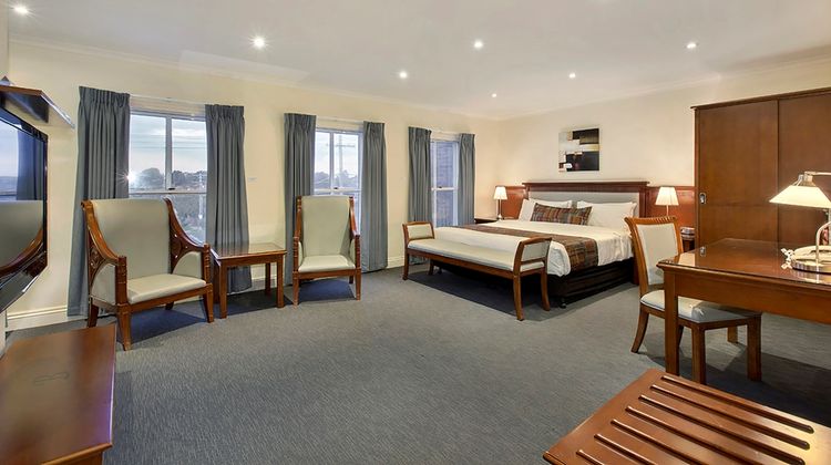 Best Western Plus The Buckingham Inn Suite