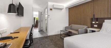 Best Western Plus The Buckingham Inn Room