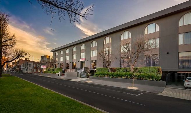 Best Western Plus Travel Inn Hotel Exterior