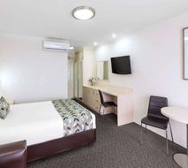 Best Western Plus Garden City Hotel Room