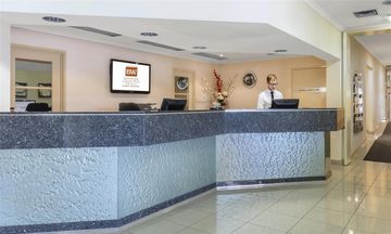 Best Western Plus Garden City Hotel