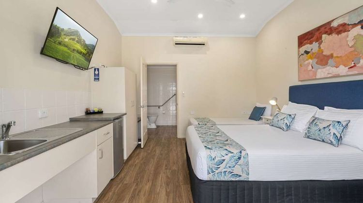 Caboolture Central Motor Inn, SureStay Collection Room