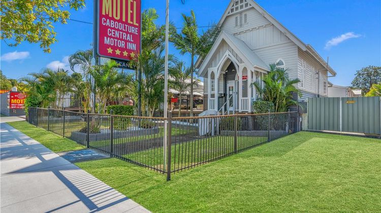 Caboolture Central Motor Inn, SureStay Collection Exterior